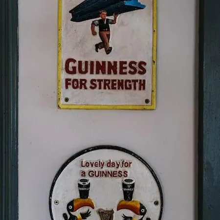 Дом отдыха House & Private Pub Kerry - Large Groups Up To 26 People