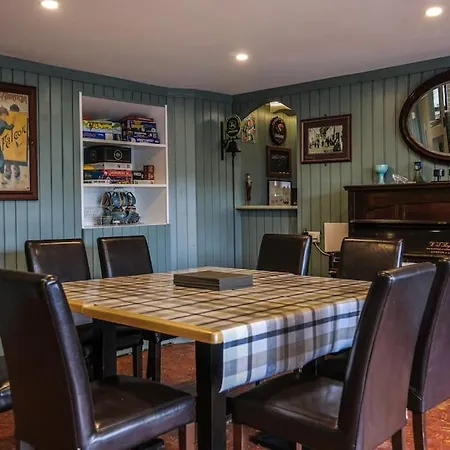 Дом отдыха House & Private Pub Kerry - Large Groups Up To 26 People *