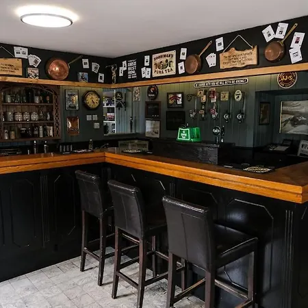 House & Private Pub Kerry - Large Groups Up To 26 People Кенмар